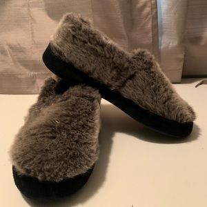 Memory foam slippers